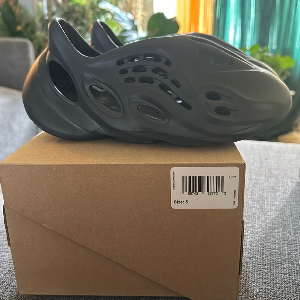 Yeezy foam runners